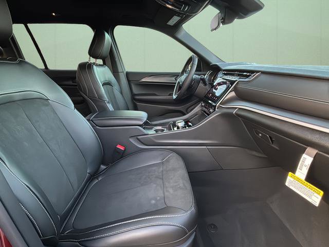 New 2025 Jeep Grand Cherokee Altitude image 40