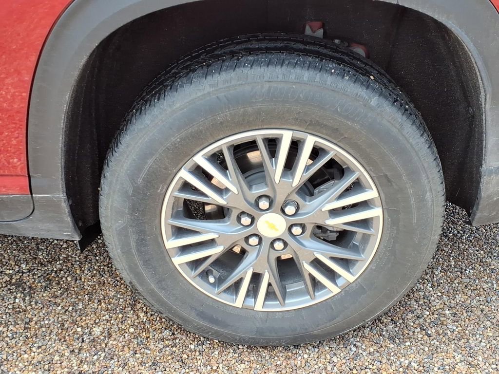 Used 2024 Chevrolet Traverse LT FWD image 7