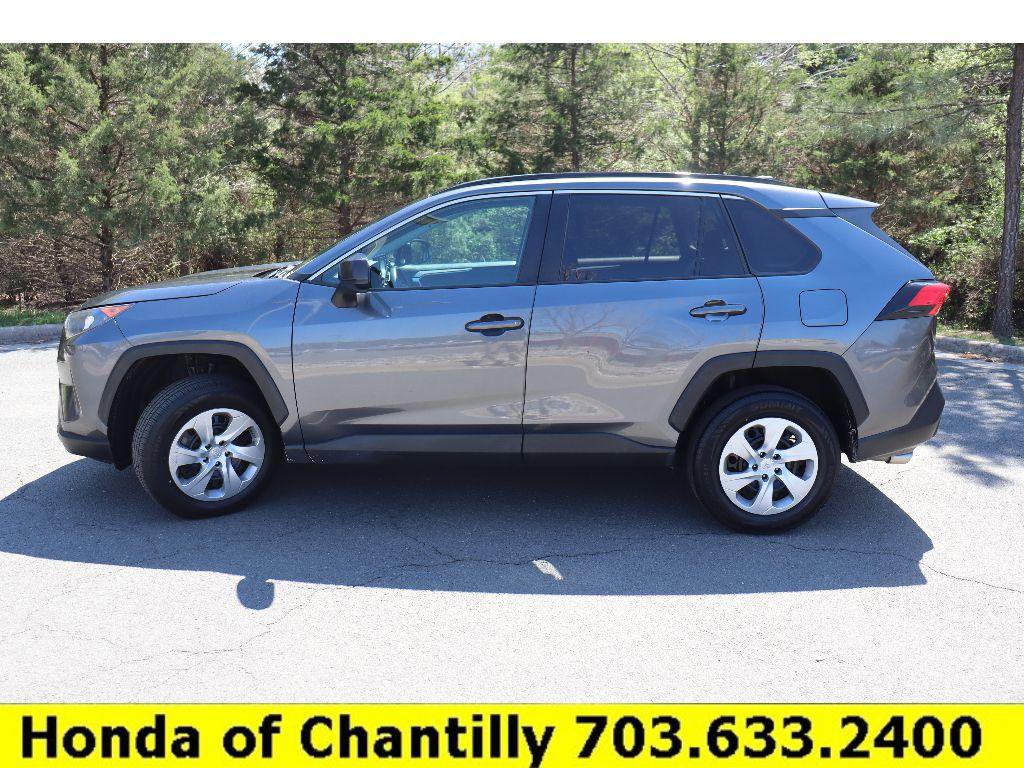 Used 2021 Toyota RAV4 LE image 4