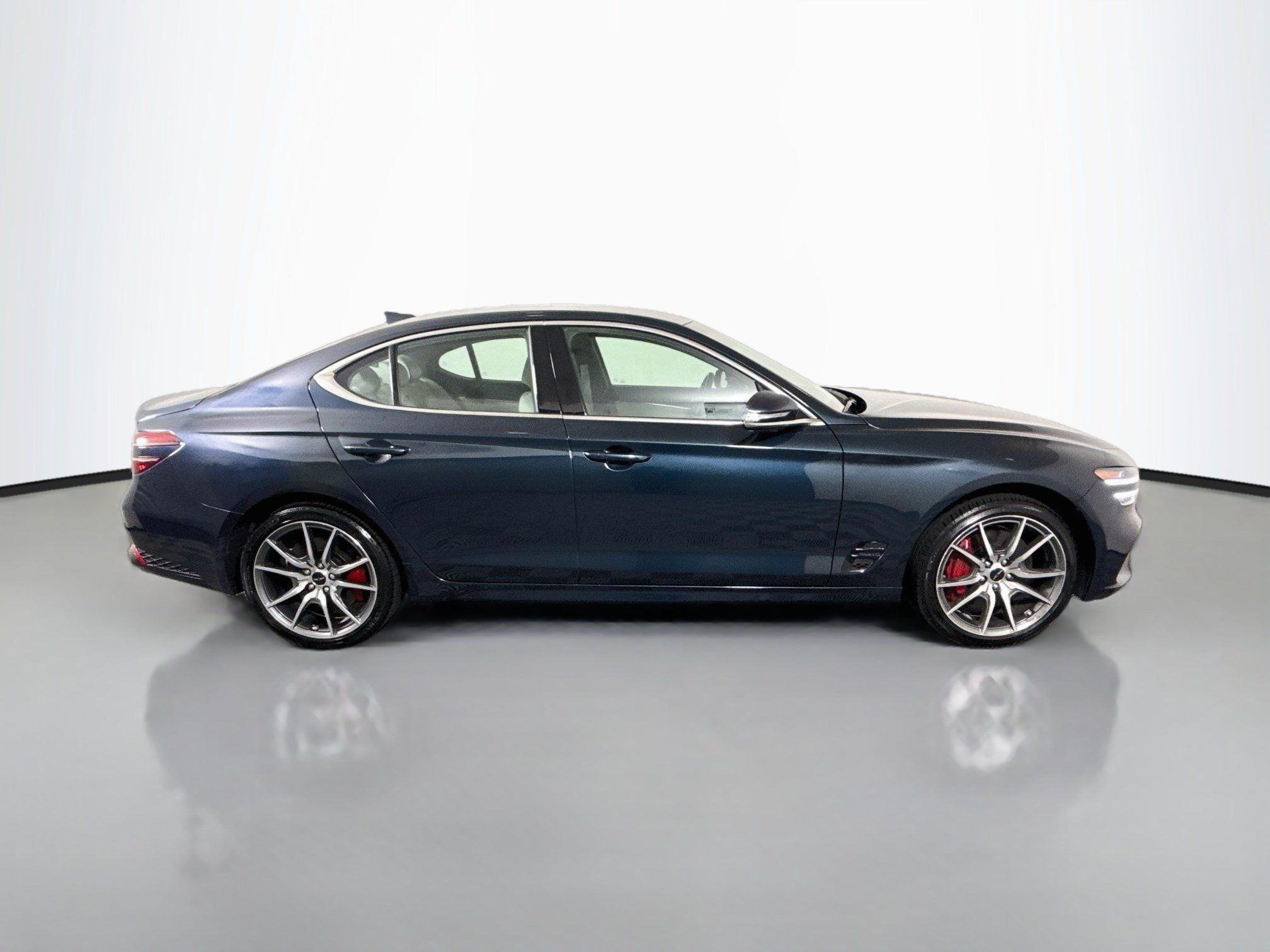 Used 2025 Genesis G70 2.5T AWD/4WD image 11