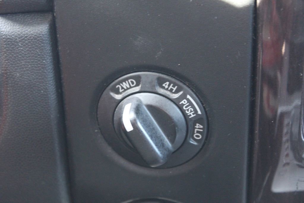 Used 2013 Nissan Titan SL w/ Moonroof Pkg image 35