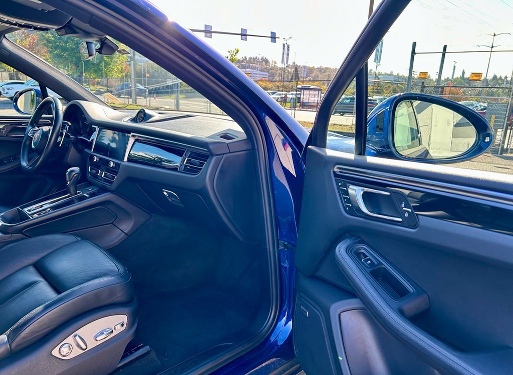 Used 2022 Porsche Macan AWD/4WD image 15