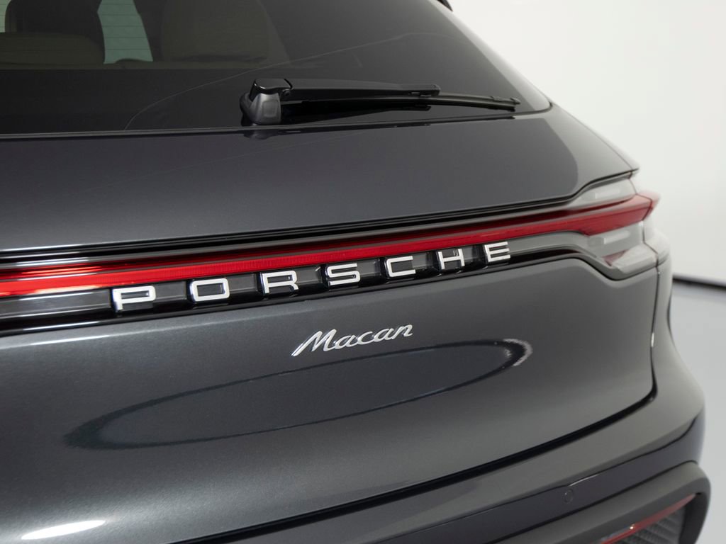Certified 2026 Porsche Macan AWD/4WD image 38