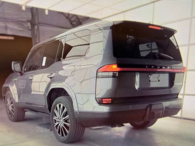 Used 2024 Lexus GX 550 w/ Accessory Package (Z1) AWD/4WD image 3
