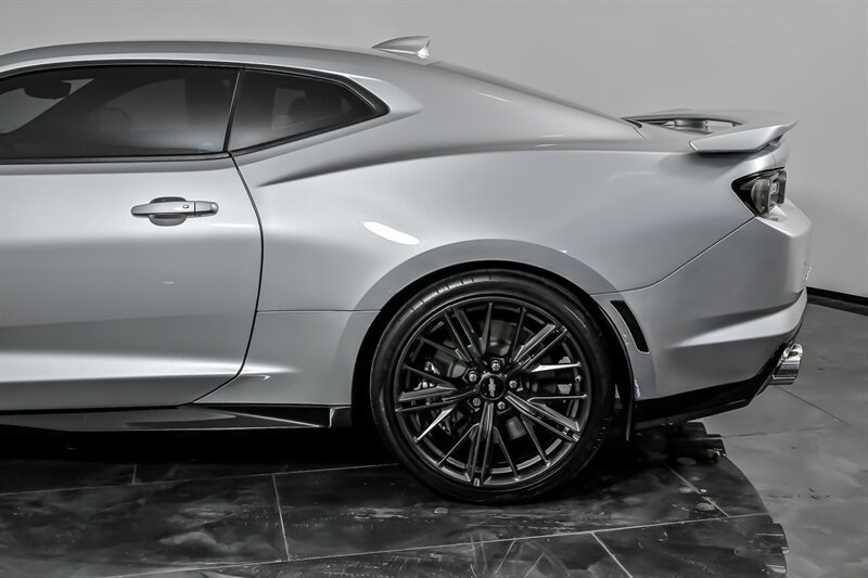 Used 2019 Chevrolet Camaro ZL1 RWD image 7