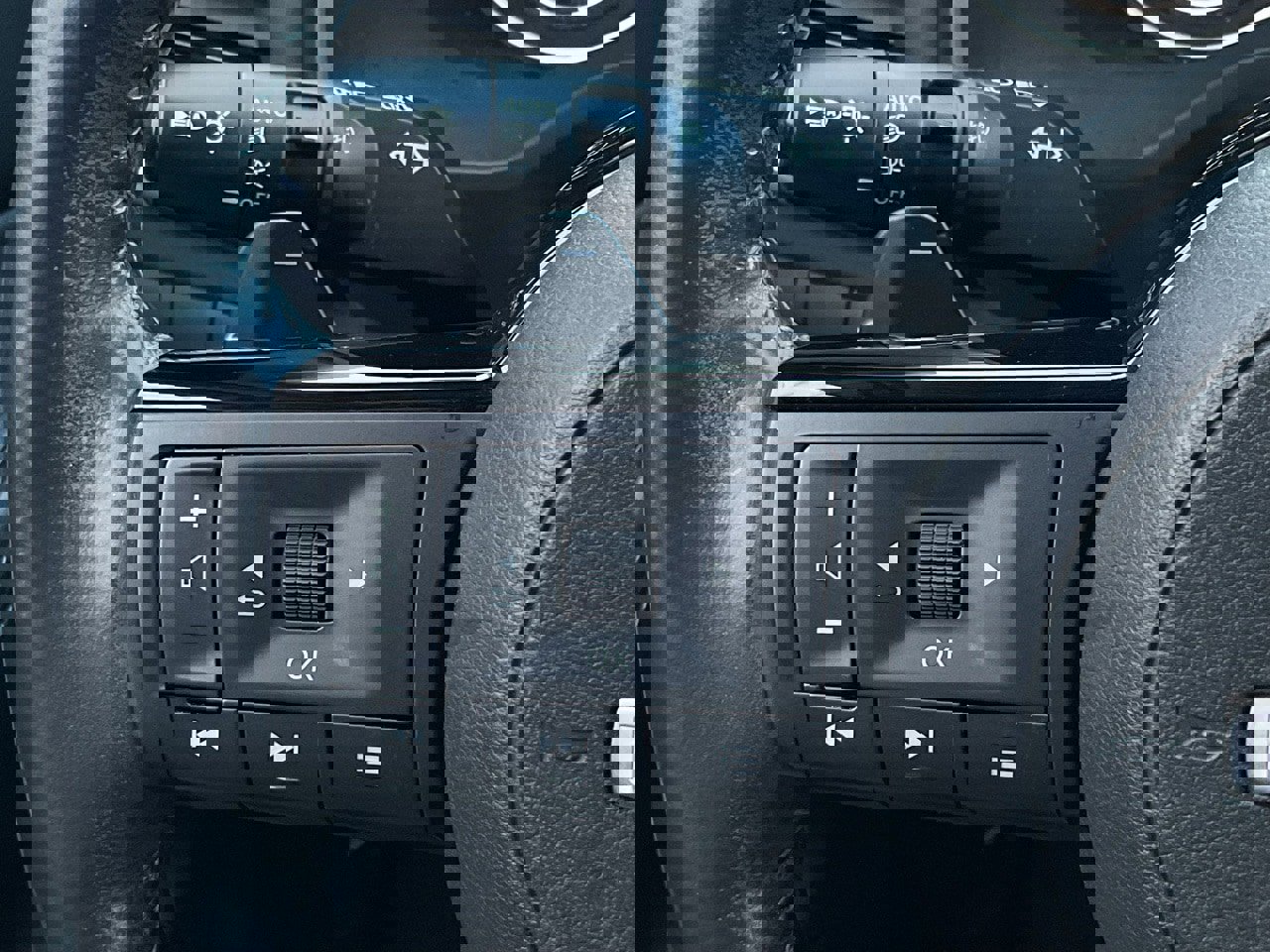 Used 2022 Nissan Rogue SL w/ SL Premium Package image 25