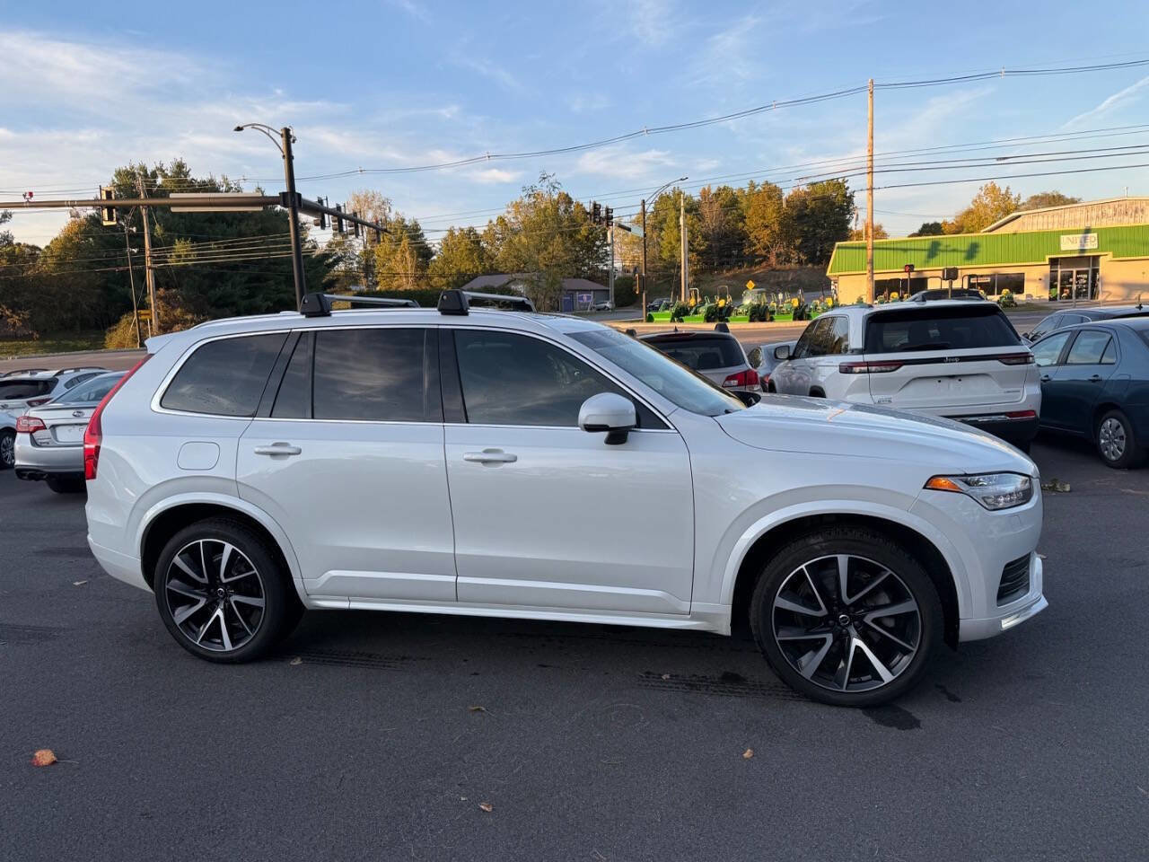 Used 2022 Volvo XC90 T6 Momentum w/ Advanced Package image 3