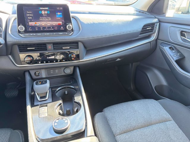 Used 2025 Nissan Rogue SV AWD/4WD image 14