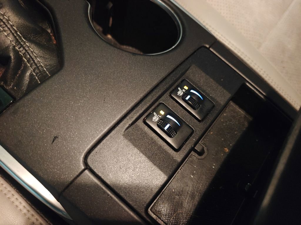 Used 2016 Toyota Camry XSE image 9