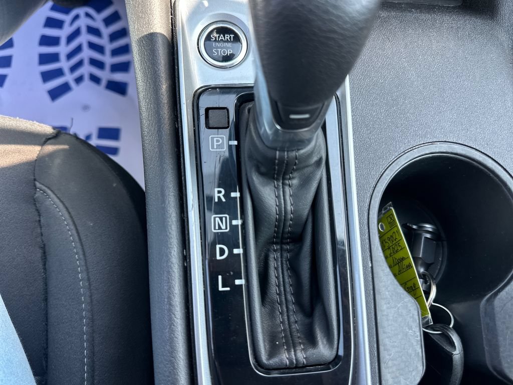 Used 2025 Nissan Altima 2.5 SV FWD image 25