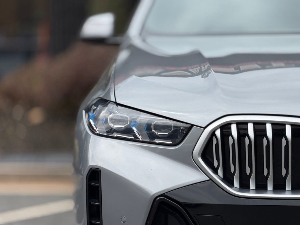Used 2025 BMW X6 xDrive40i AWD/4WD image 4