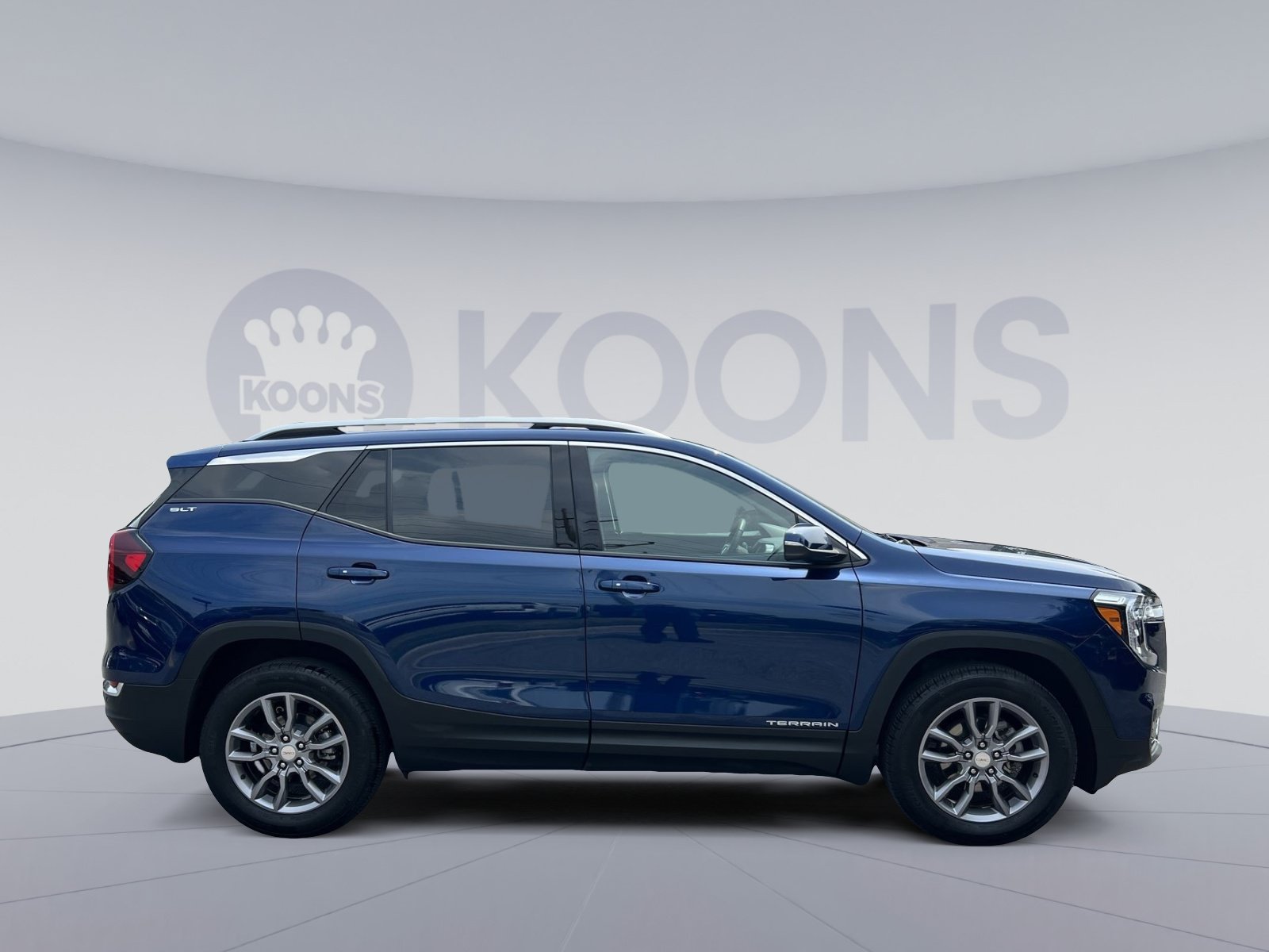 Used 2023 GMC Terrain SLT AWD/4WD image 8