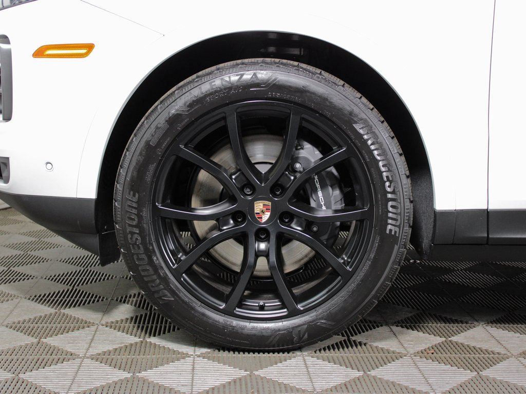 Certified 2026 Porsche Cayenne AWD/4WD image 39