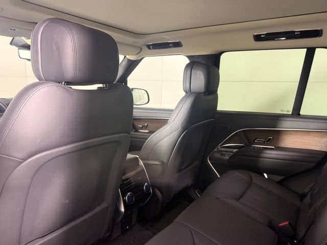 Used 2025 Land Rover Range Rover SE image 26