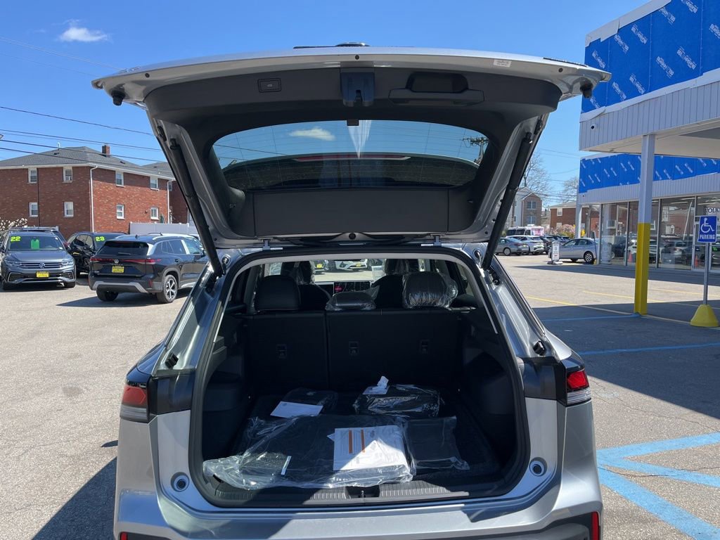 New 2026 Volkswagen Tiguan SE image 8