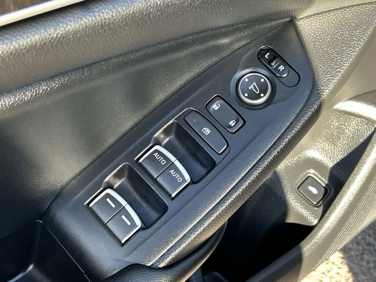Used 2021 Honda Accord EX image 18