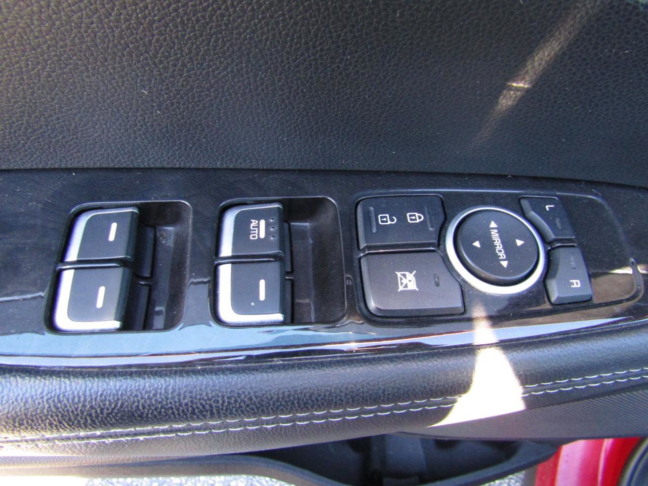 Used 2017 Kia Sorento AWD image 11