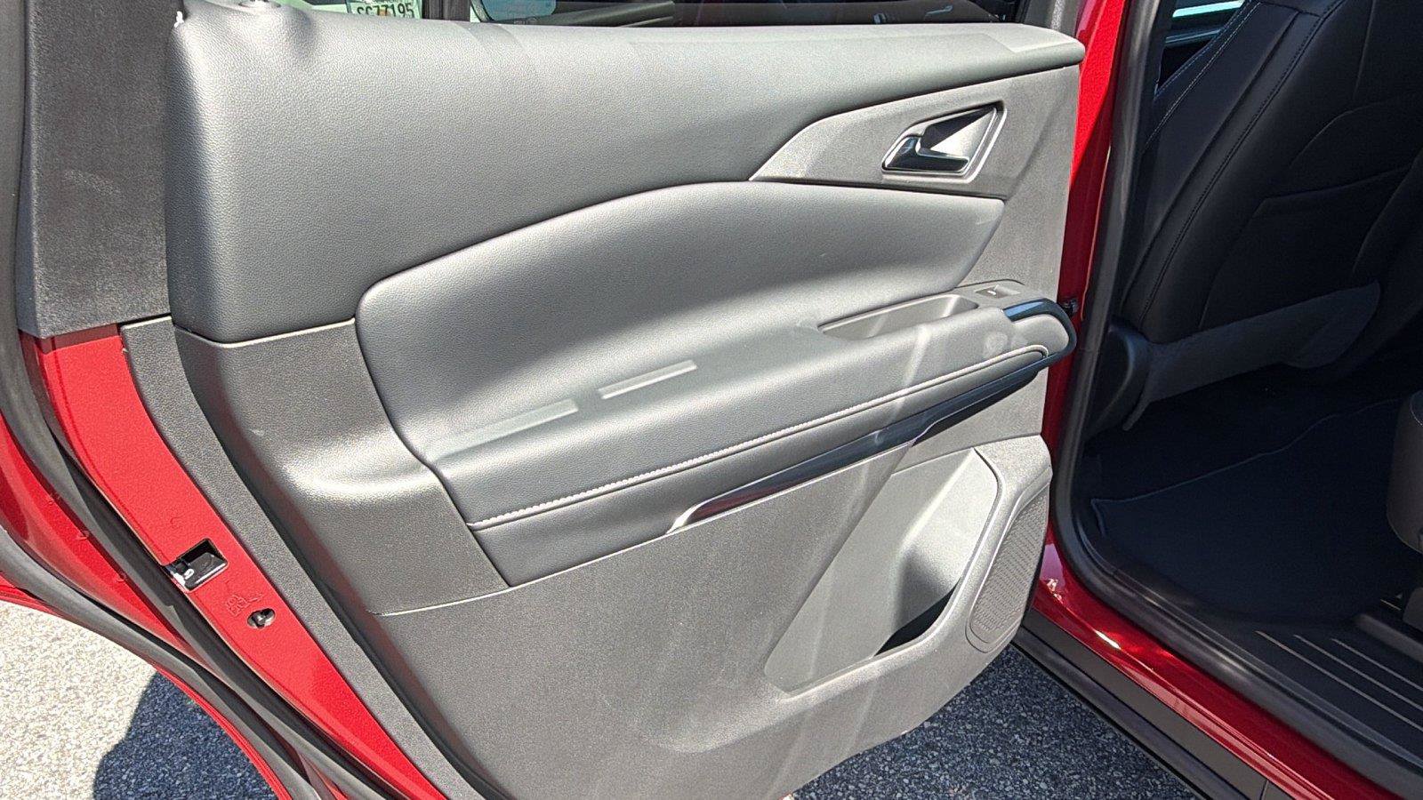 New 2027 Chevrolet Traverse LT w/ Driver Confidence Package FWD image 19