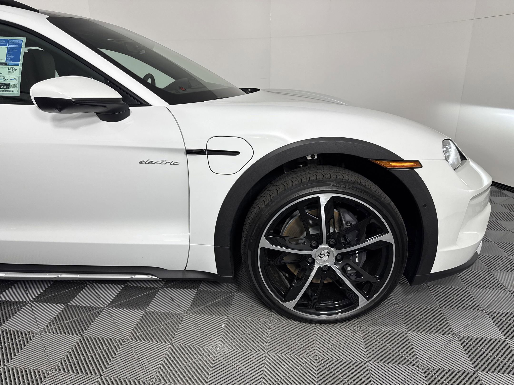 Used 2025 Porsche Taycan 4 Cross Turismo image 12