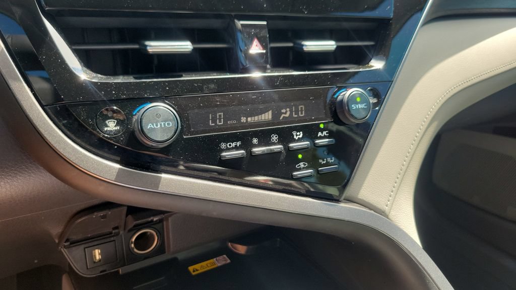 Used 2022 Toyota Camry XLE FWD image 18