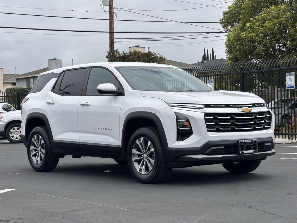 New 2026 Chevrolet Equinox LT w/ Safety and Technology Package FWD image 3