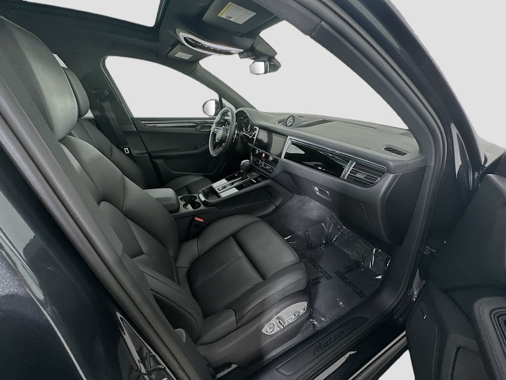 New 2025 Porsche Macan AWD/4WD image 30