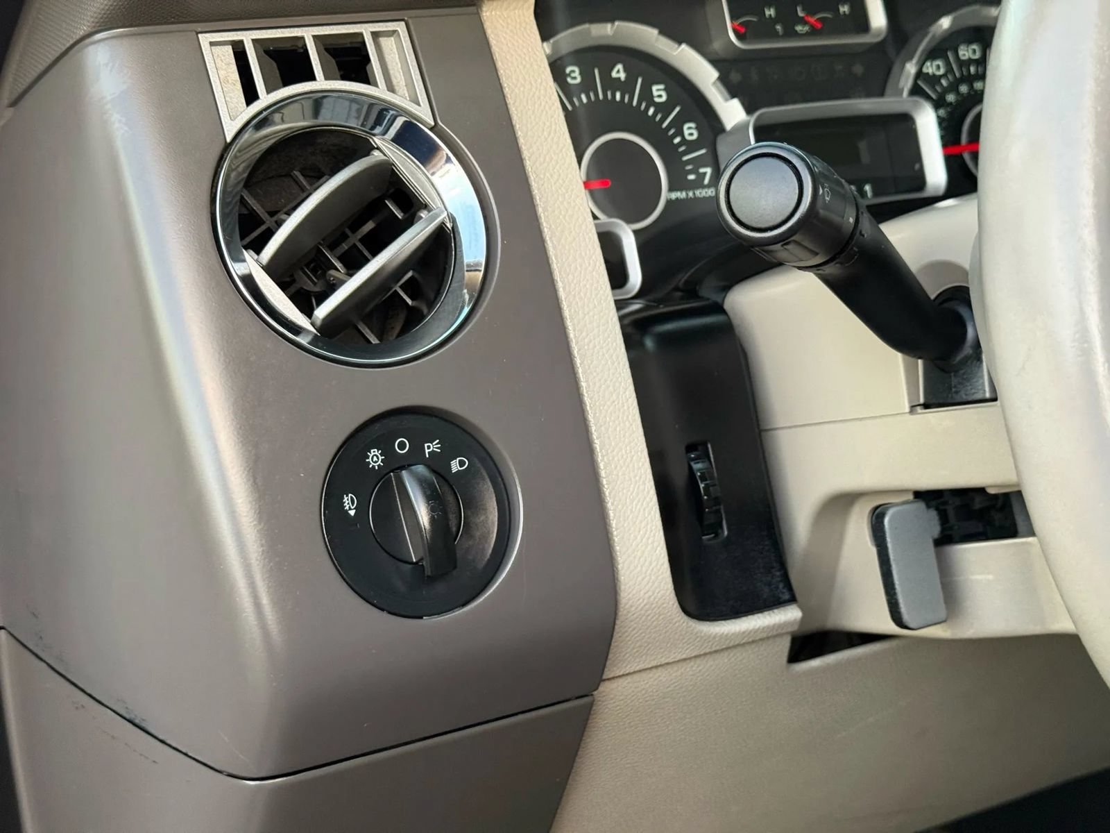 Used 2010 Ford Expedition XLT AWD/4WD image 28