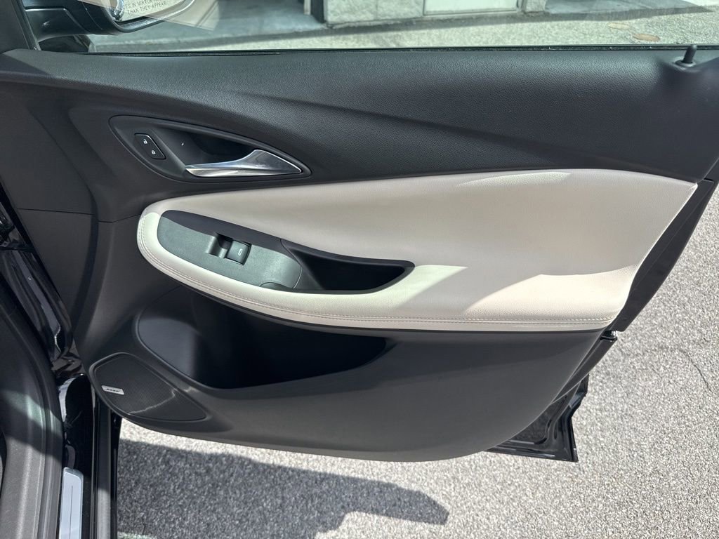 Used 2025 Buick Encore GX Avenir w/ Avenir Technology Package image 12