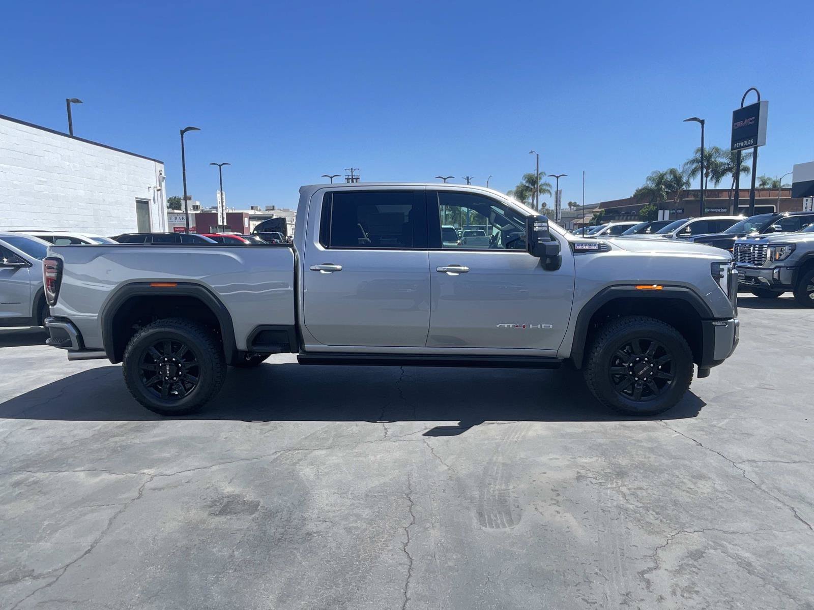 New 2026 GMC Sierra 2500 AT4 w/ AT4 Premium Plus Package AWD/4WD image 4
