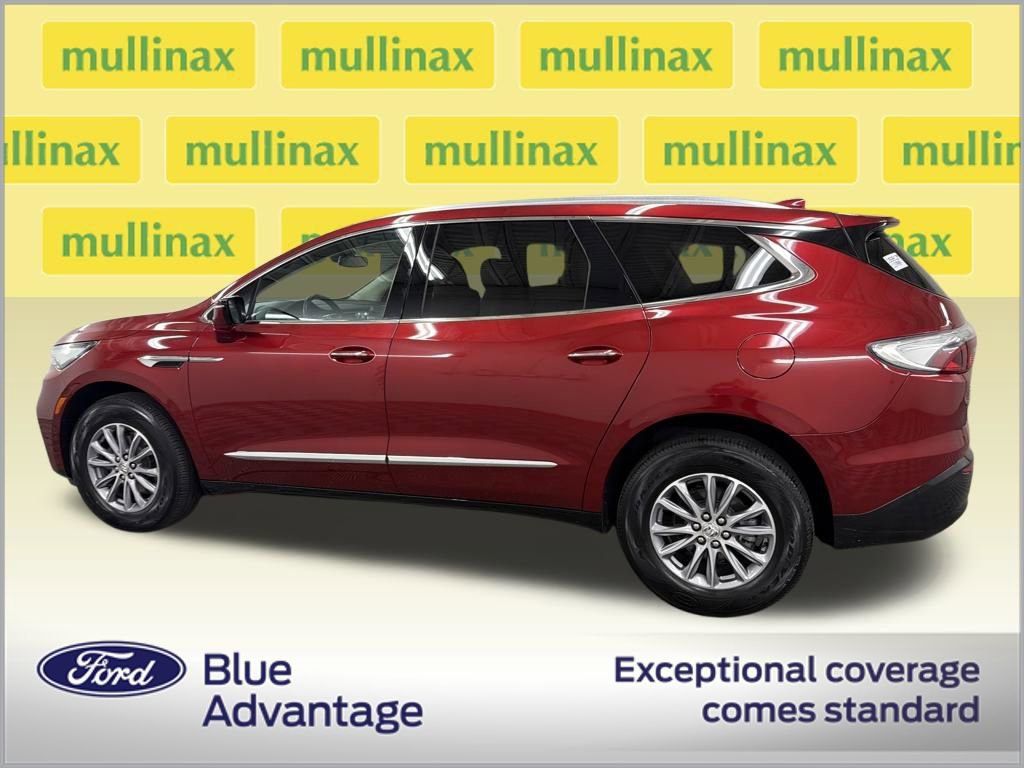 Used 2023 Buick Enclave Essence image 11