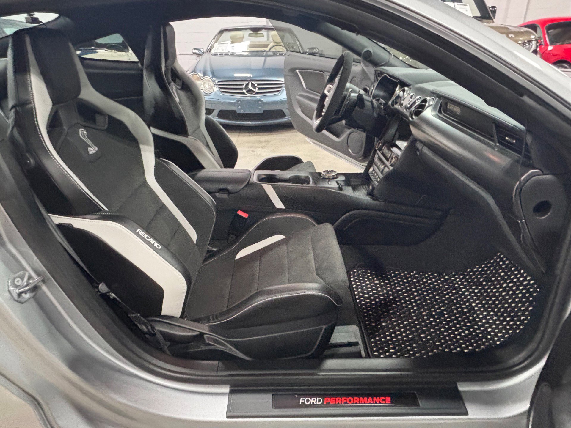 Used 2022 Ford Mustang Shelby GT500 w/ Technology Package image 38