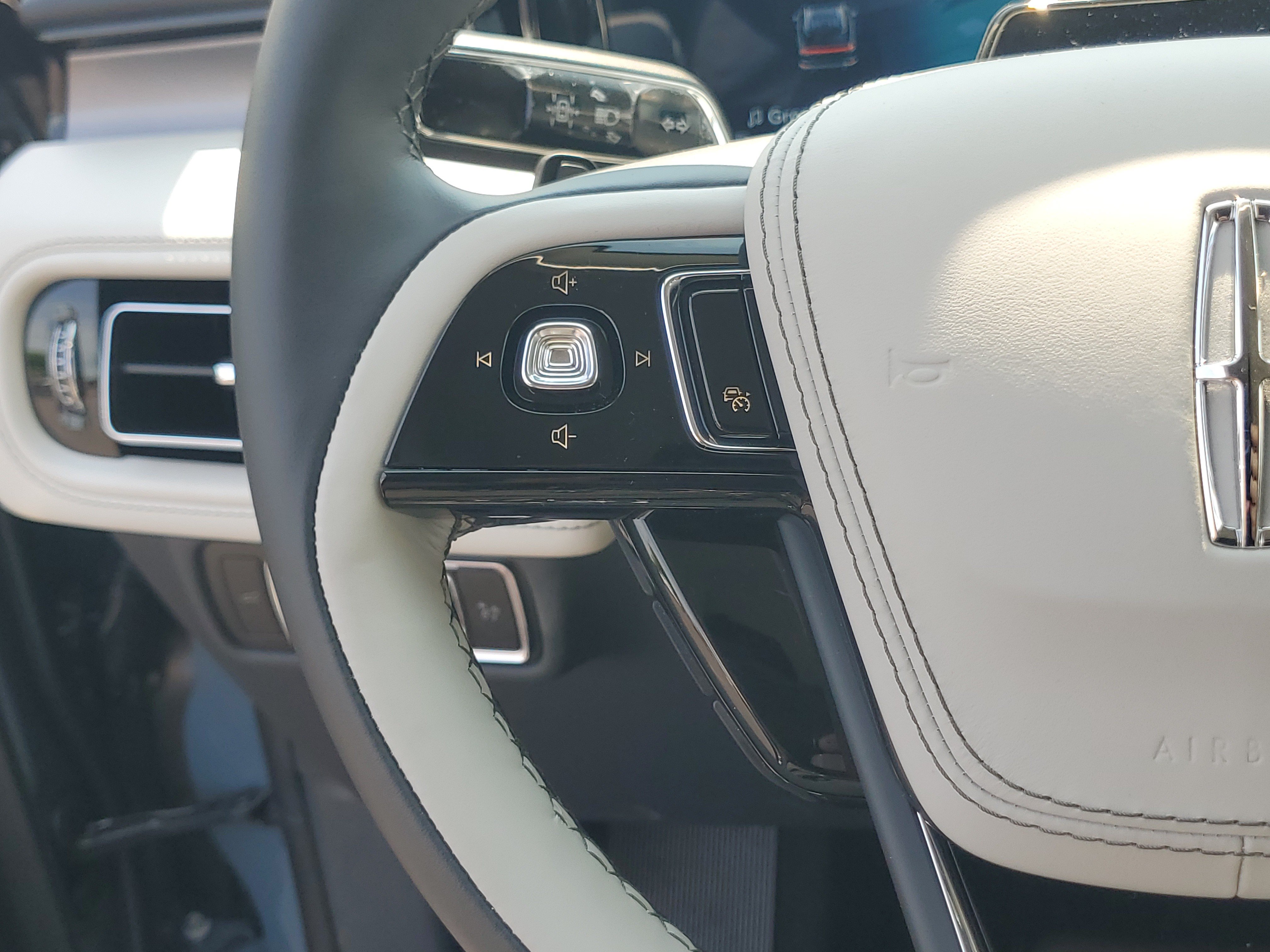 New 2026 Lincoln Aviator AWD image 16