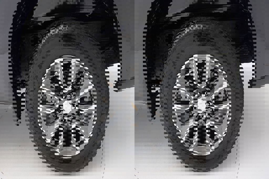 Used 2023 Chevrolet Silverado 1500 LT image 13