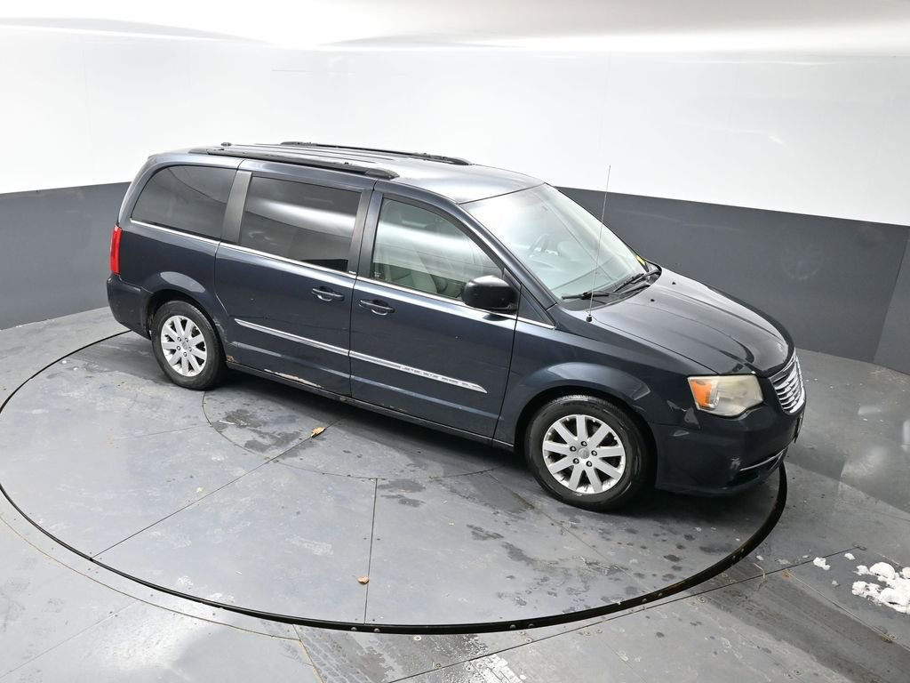 Used 2013 Chrysler Town & Country Touring image 41
