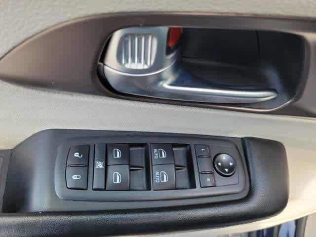 Used 2020 Chrysler Voyager Lxi FWD image 16
