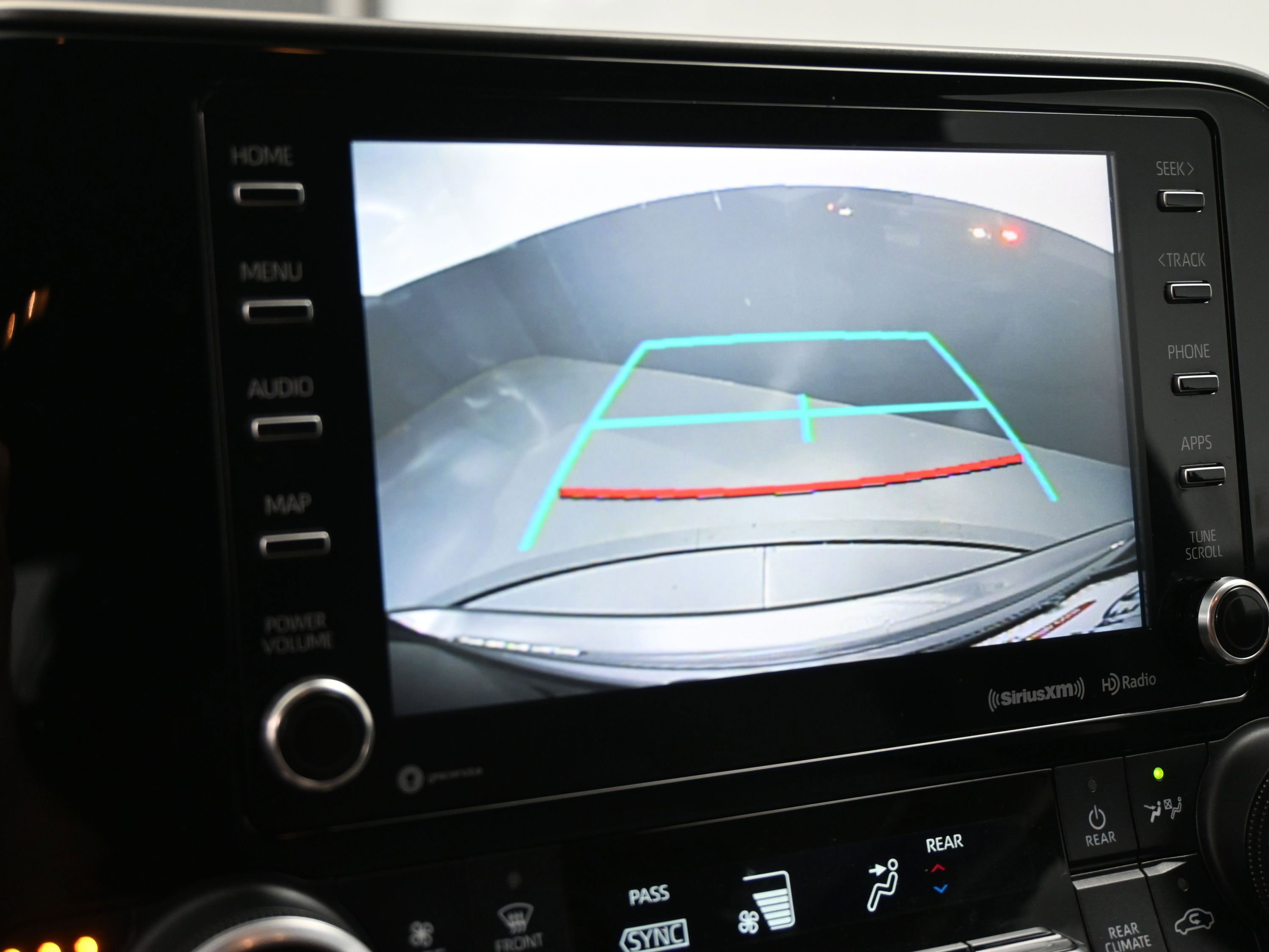 Used 2020 Toyota Highlander XLE image 13