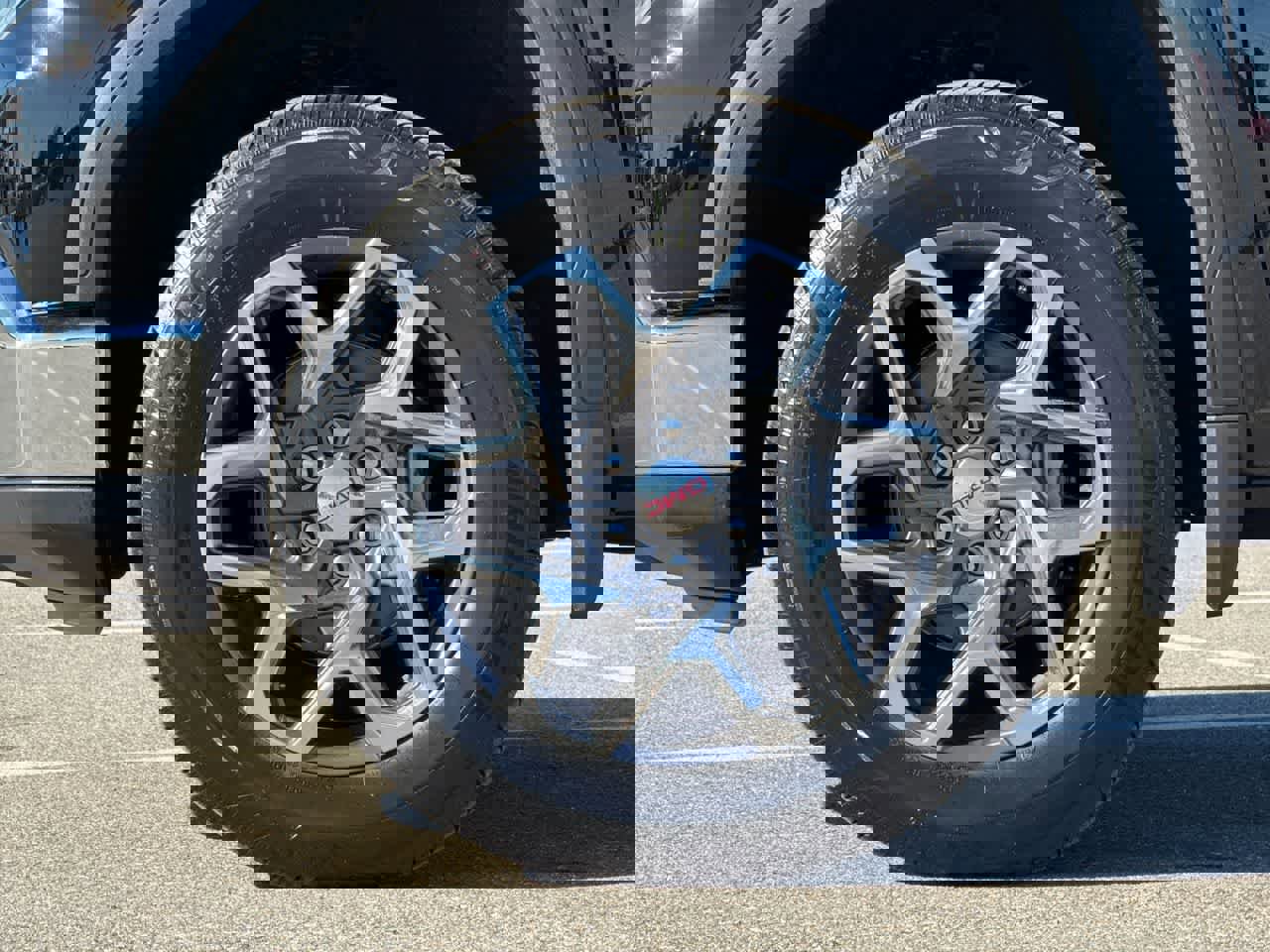 New 2026 GMC Sierra 1500 SLE w/ LPO, Black Badging Package image 32