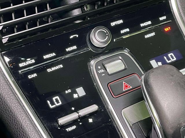 Used 2020 Porsche Panamera image 32