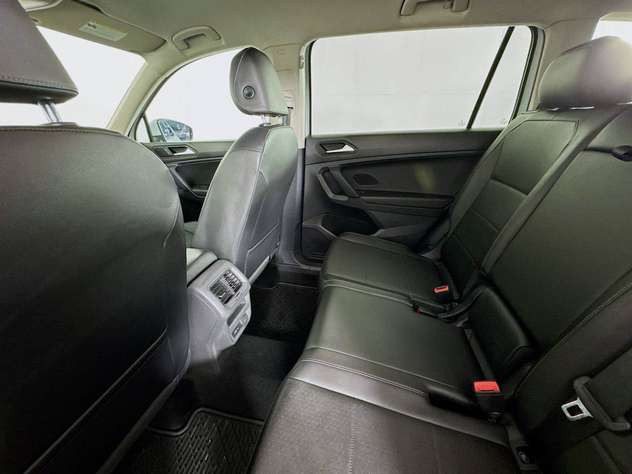 Used 2019 Volkswagen Tiguan SE w/ 3rd Row Seat Package AWD/4WD image 24