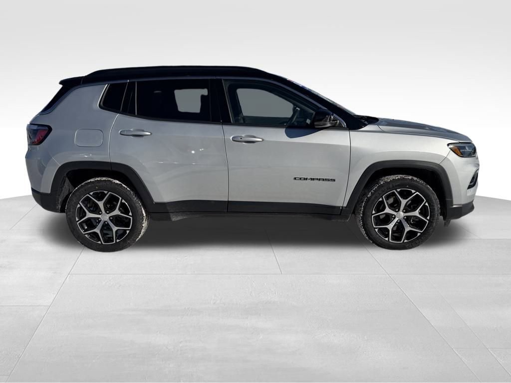 Used 2024 Jeep Compass Limited image 27