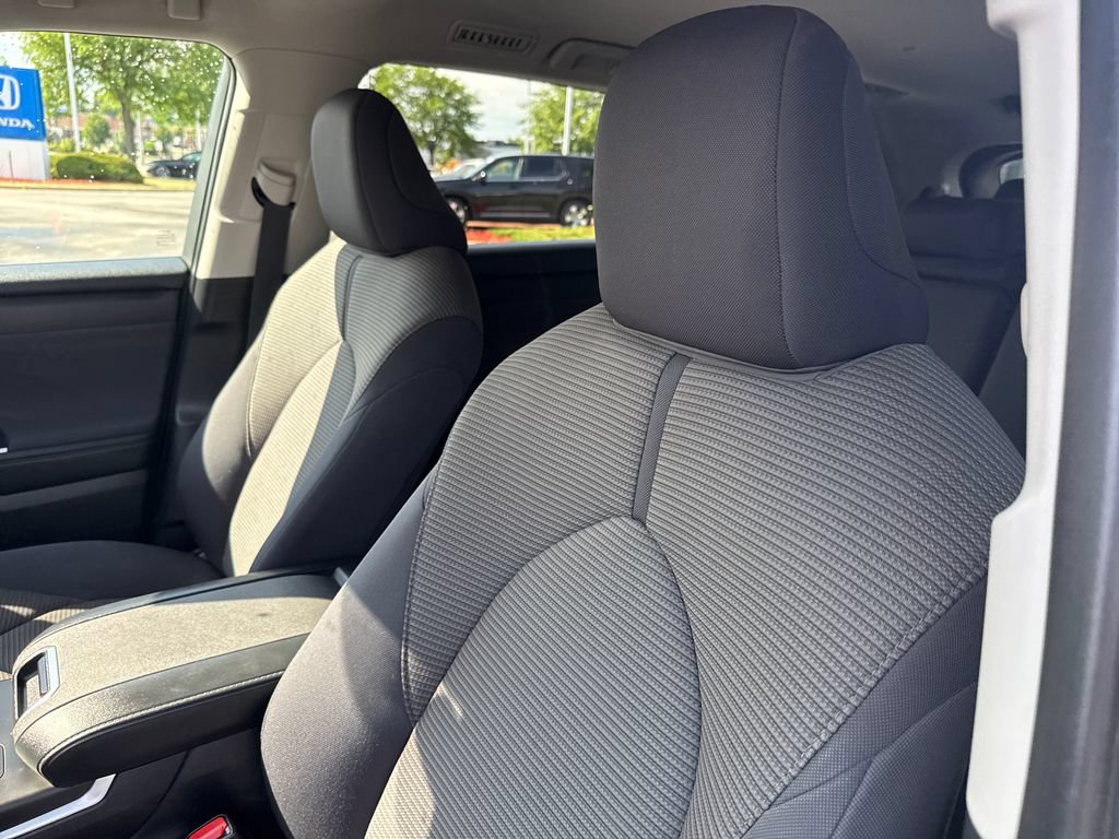 Used 2023 Toyota Highlander L FWD image 12