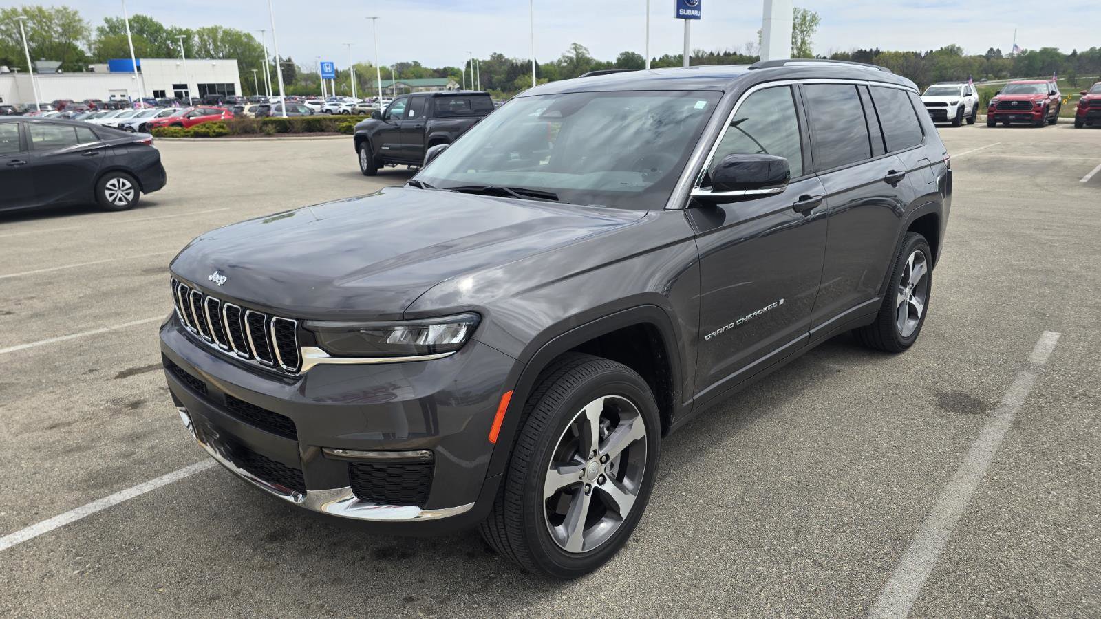 Used 2023 Jeep Grand Cherokee L Limited w/ Trailer Tow Group (B) AWD/4WD image 3