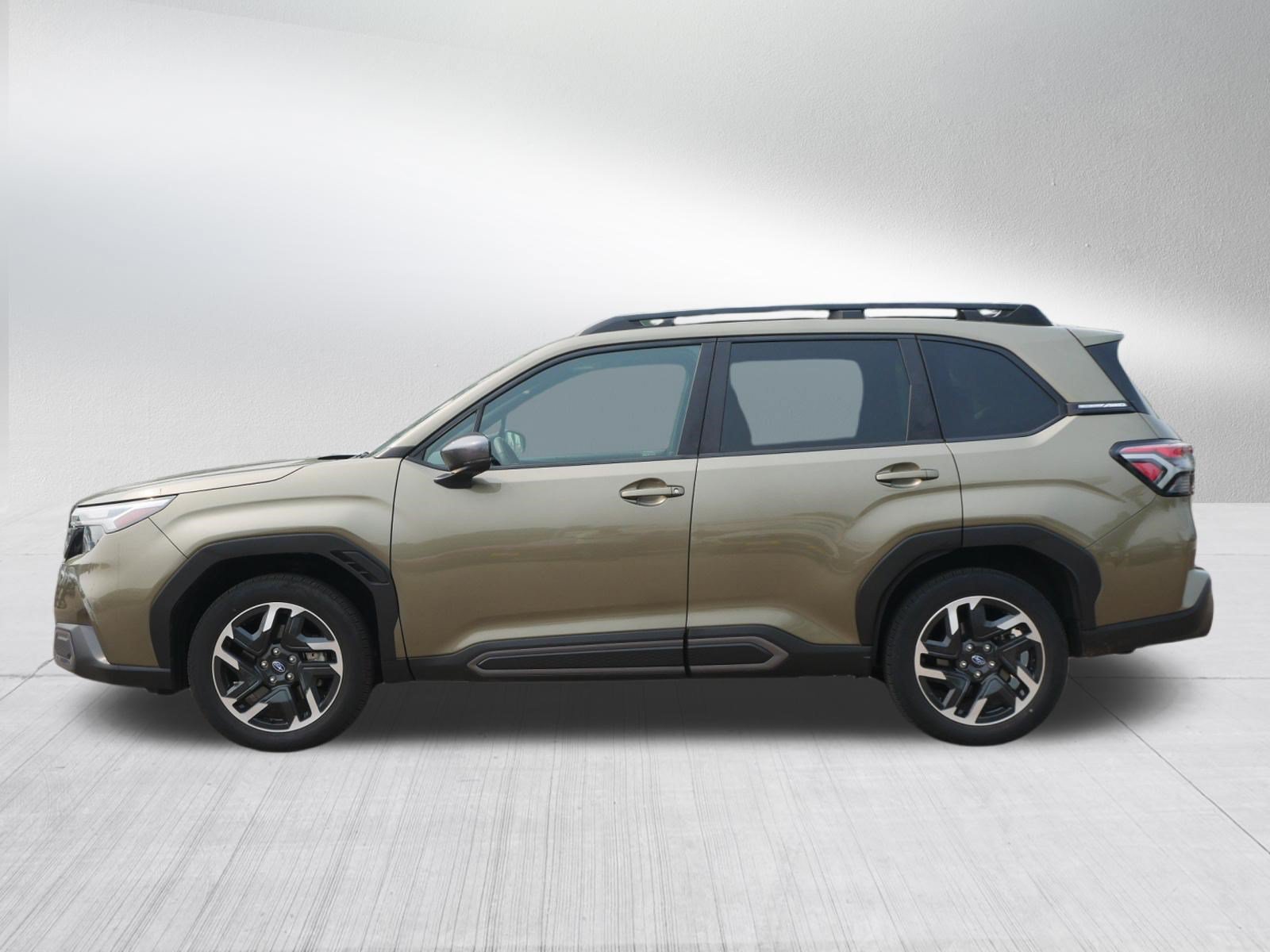 Used 2025 Subaru Forester Limited AWD/4WD image 4