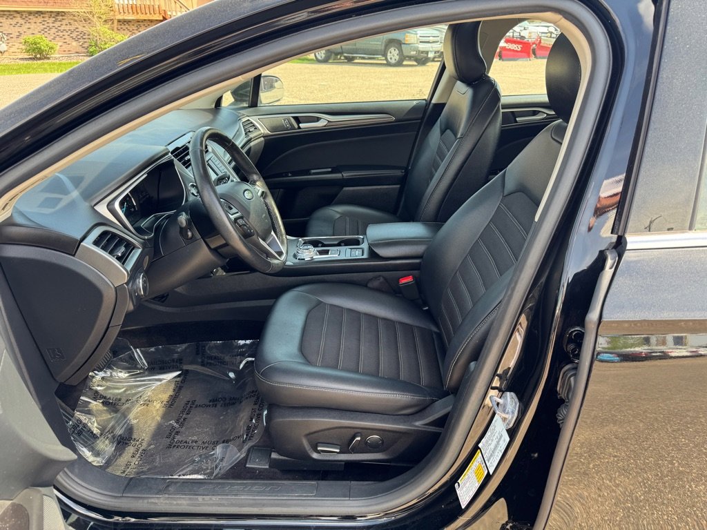Used 2017 Ford Fusion SE w/ Equipment Group 601A image 20