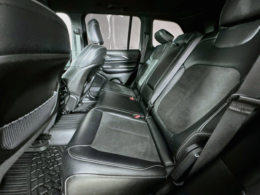 Used 2023 Jeep Grand Cherokee Altitude RWD image 30