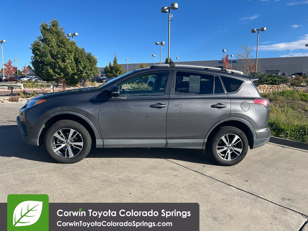 Used 2018 Toyota RAV4 XLE AWD/4WD image 4