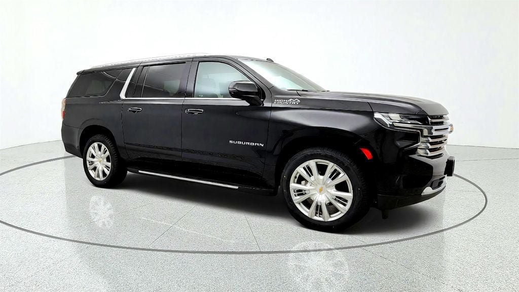 Used 2023 Chevrolet Suburban High Country w/ Advanced Technology Package AWD/4WD image 3