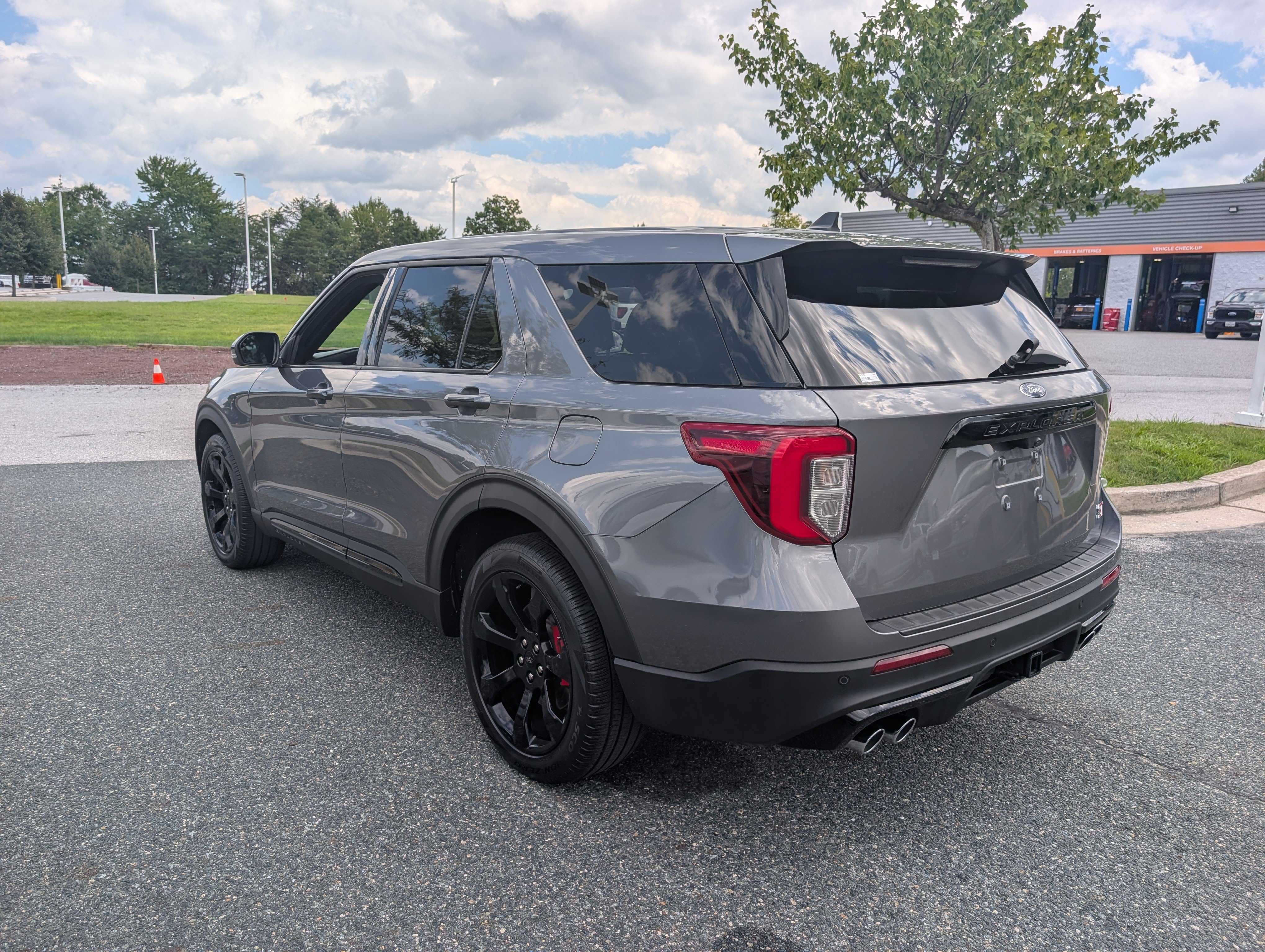 Certified 2022 Ford Explorer ST w/ Equipment Group 401A AWD/4WD image 5