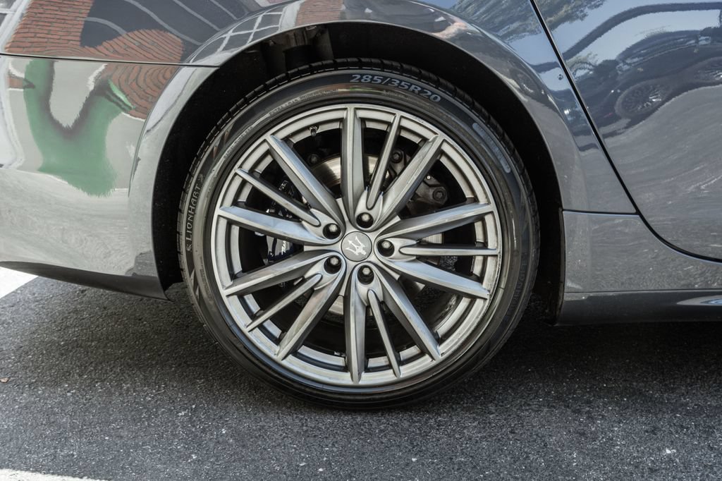 Used 2020 Maserati Quattroporte S GranLusso Q4 AWD/4WD image 35