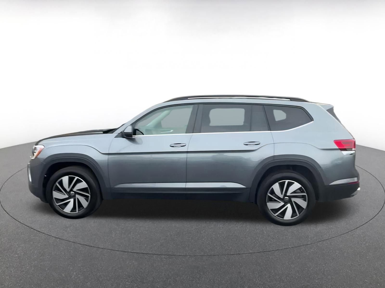 Used 2025 Volkswagen Atlas SE image 9